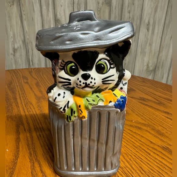 Vintage Ceramaster Kitty Cat in Trash Can Ceramic Coin Piggy Bank 7.5" - Picture 2 of 8